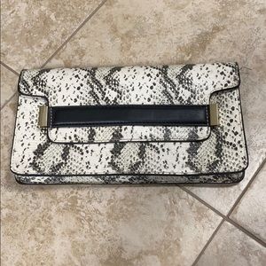 Steve madden faux snakeskin clutch